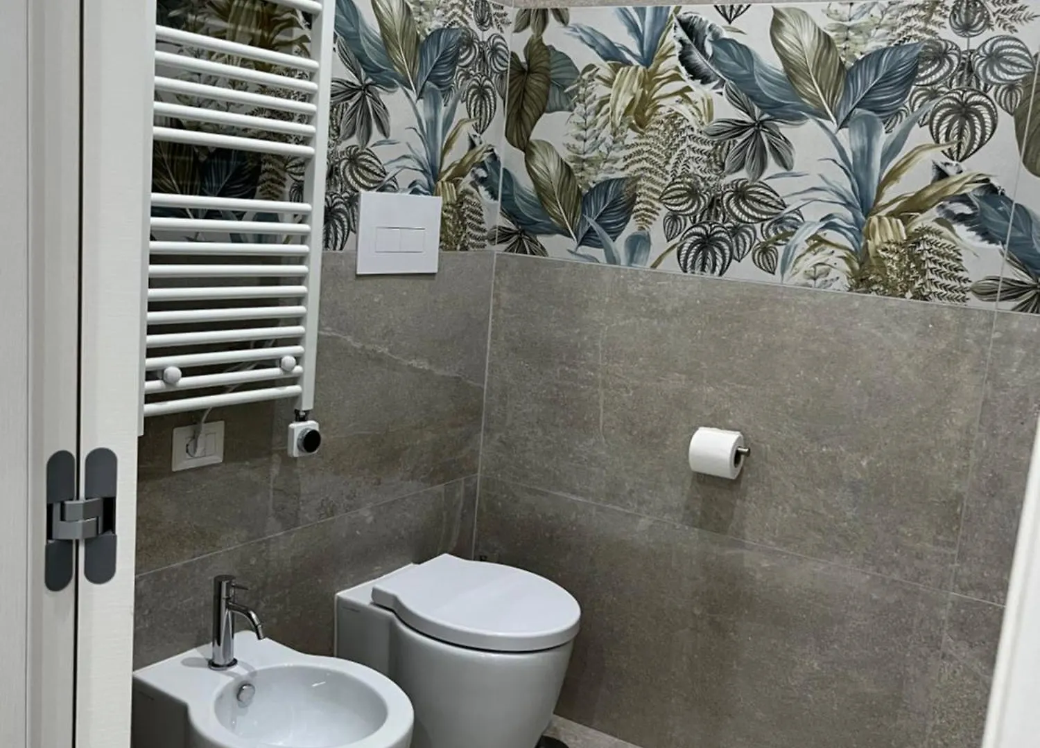 Neapolis Francy Maradona Hotel 0*, Naples Italy